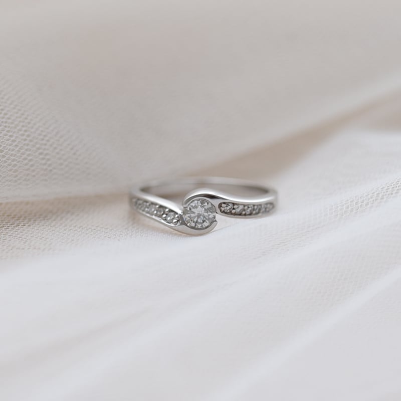 Verlobungsring mit 0.35ct GIA zertifiziertem Diamanten Naia 142821