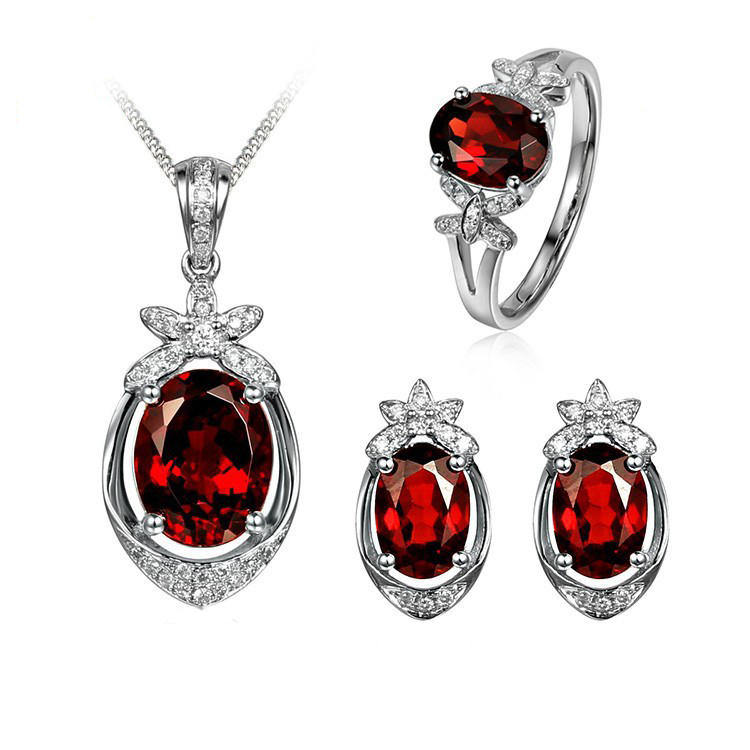 Goldene Kollektion mit Granaten