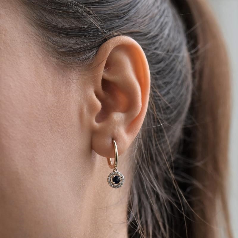 Goldene Ohrringe mit Saphiren und Diamanten Macy 105065