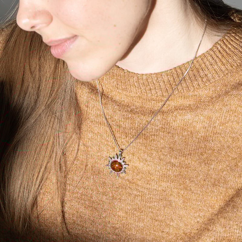 Silberner Anhänger in Form einer Sonne Mataha 150895