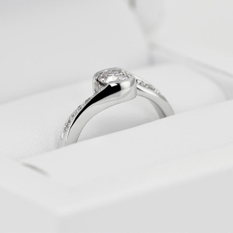 Verlobungsring mit 0.35ct GIA zertifiziertem Diamanten Naia 142816
