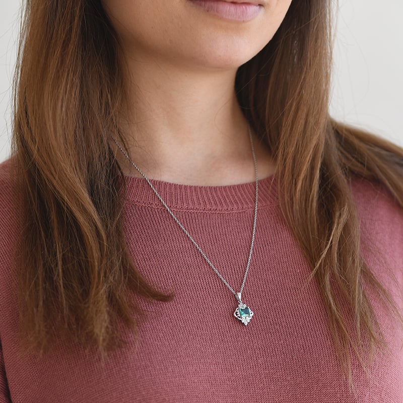 Königlicher Anhänger mit Diamanten und Smaragd Kolour