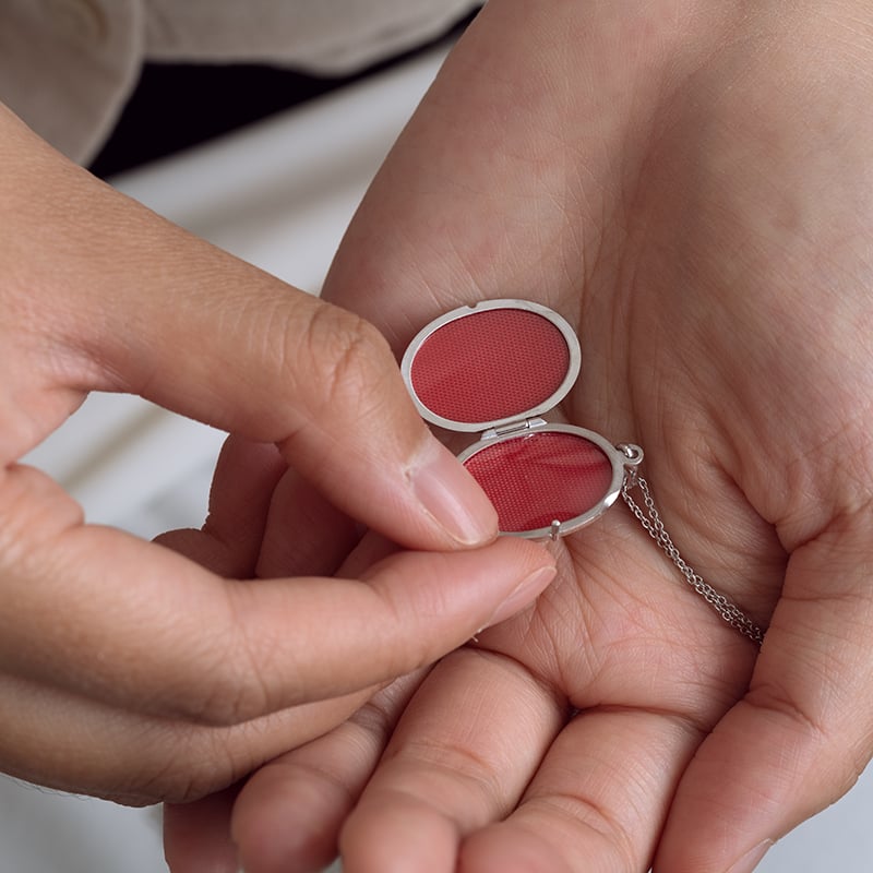 Silbernes Medaillon mit Muster zum Öffnen Basil 129377