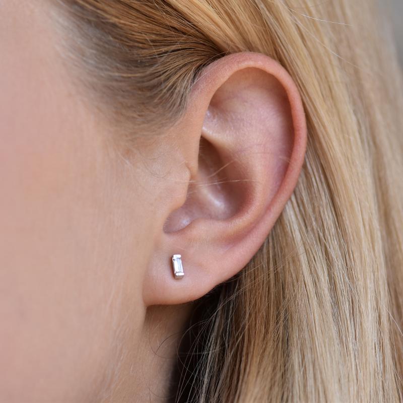 Minimalistische Ohrringe mit Baguette Saphiren Reilly 22167