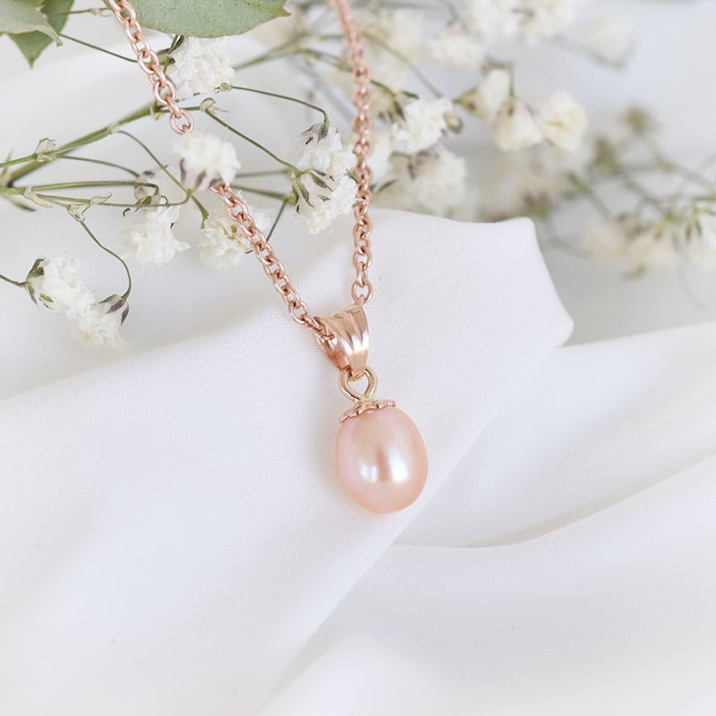 Vergoldeter Anhänger mit pfirsichfarbener Perle Austen 87858