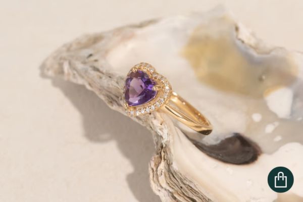 Verlobungsring mit Amethyst-Herz und Diamanten im Halo-Stil