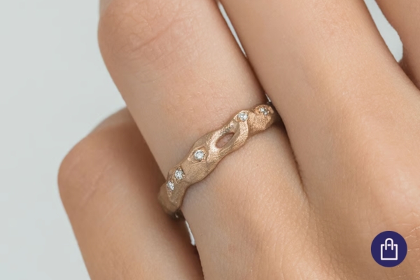 Eheringe in Haselnussgold