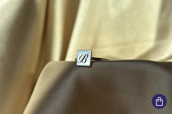 Promise Ring mit einem Buchstaben