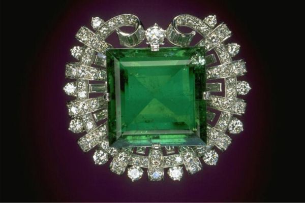 Hooker-Smaragdbrosche – 75,47 ct Smaragd mit Diamanten von Tiffany