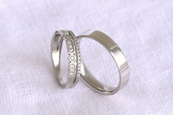 Eheringe mit Diamantring