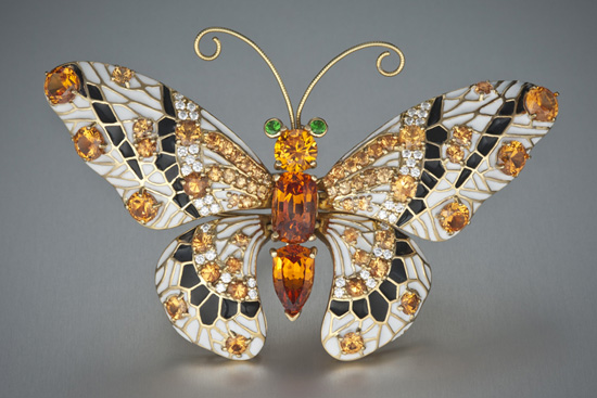 Ein Schmetterling aus Granat 