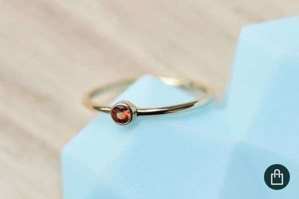 Minimalistischer Goldring Emilien mit orangem Saphir