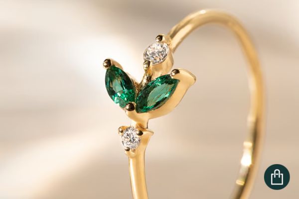 Goldring mit Lab-Grown-Smaragd und Diamanten