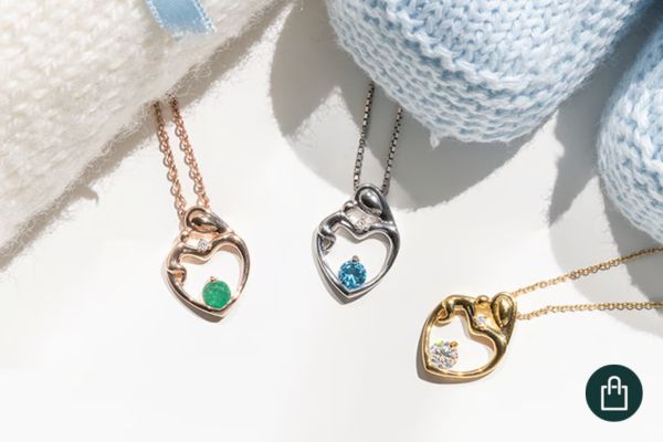 Silberner Anhänger Mutter und Kind mit blauem Topas und Diamant