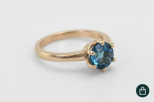 Goldener Verlobungsring mit London Blue Topas