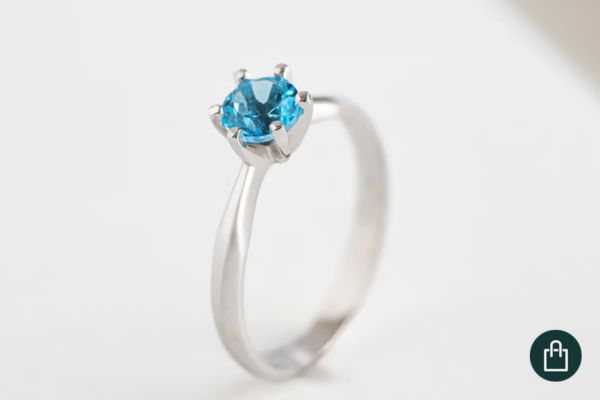 Verlobungsring mit Swiss Blue Topas