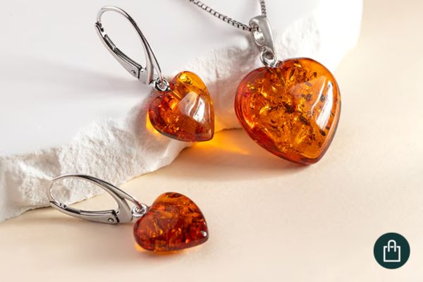 Silberschmuck mit Bernstein in Herzform