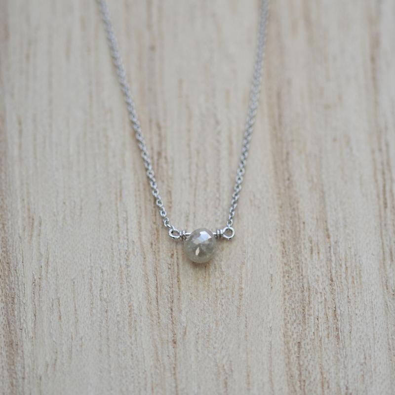 Goldene Halskette mit grauem Diamanten-Tropfen Vebrina 37030
