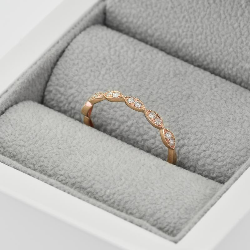 Zarter Ring aus Gold mit Diamanten halbbesetzt Talita 38570