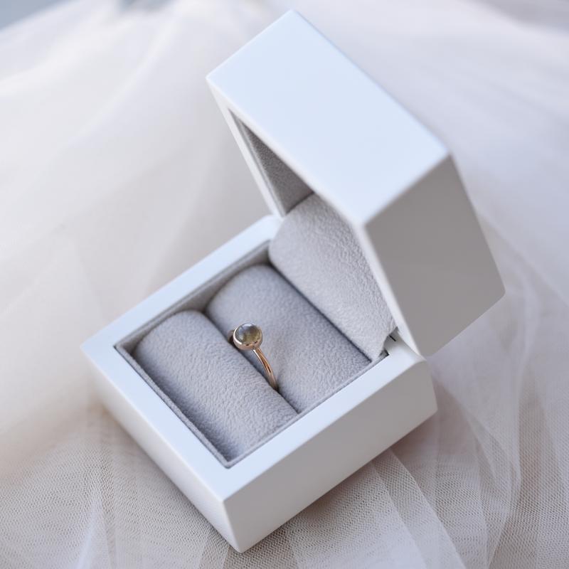 Goldener minimalistischer Ring mit Labradorit Stowy 52320