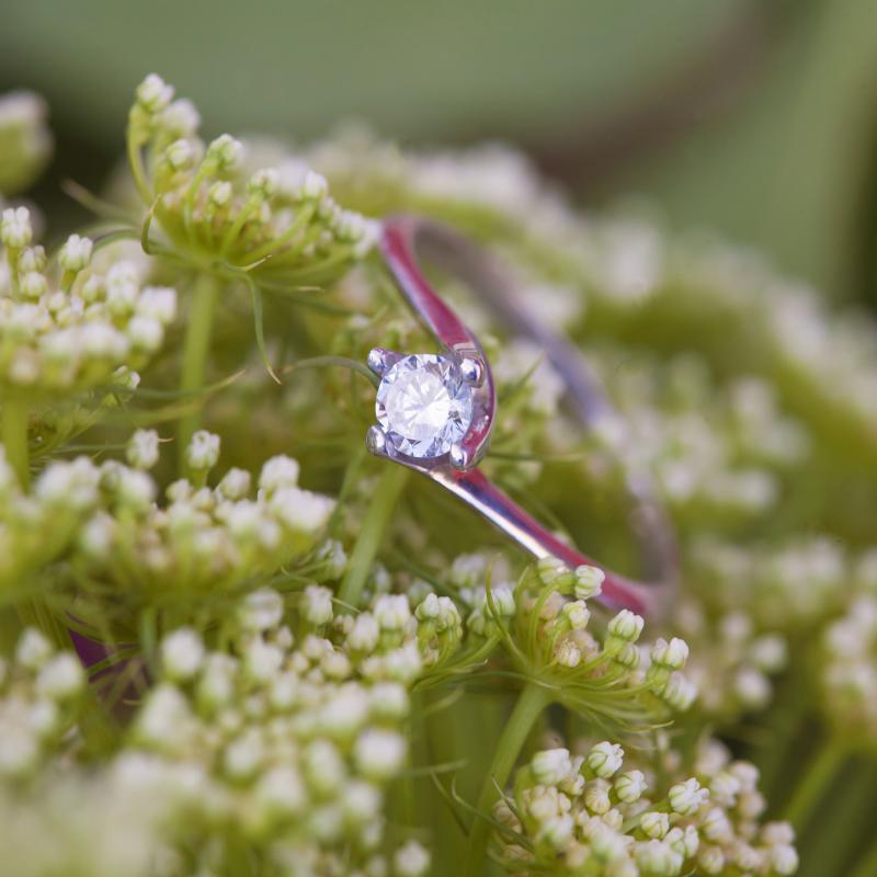 Verlobungsring mit synthetischen Diamanten Nami