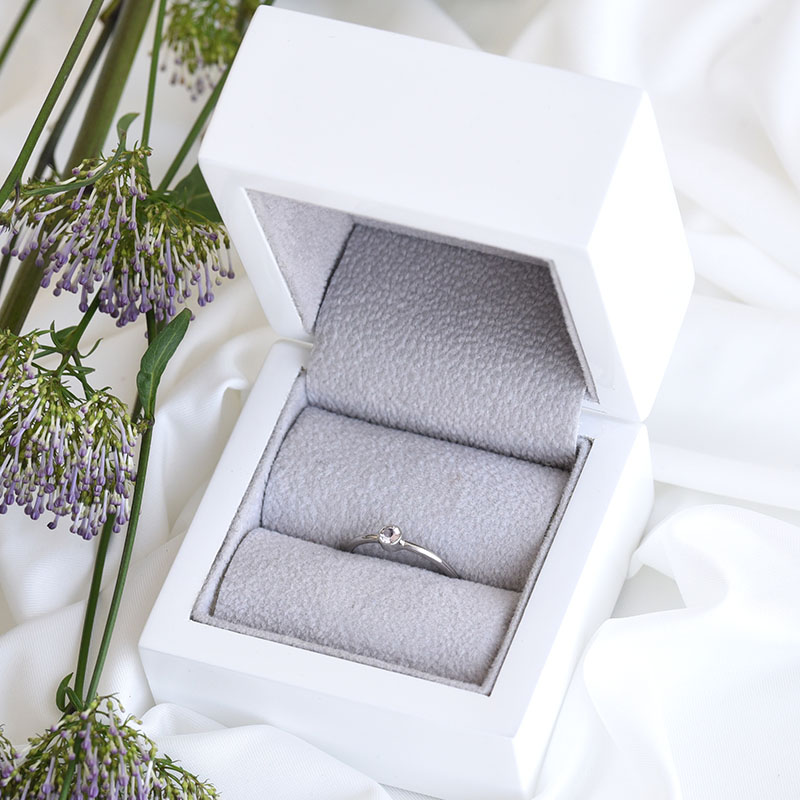 Goldener minimalistischer Ring mit Morganit Camellia 82420