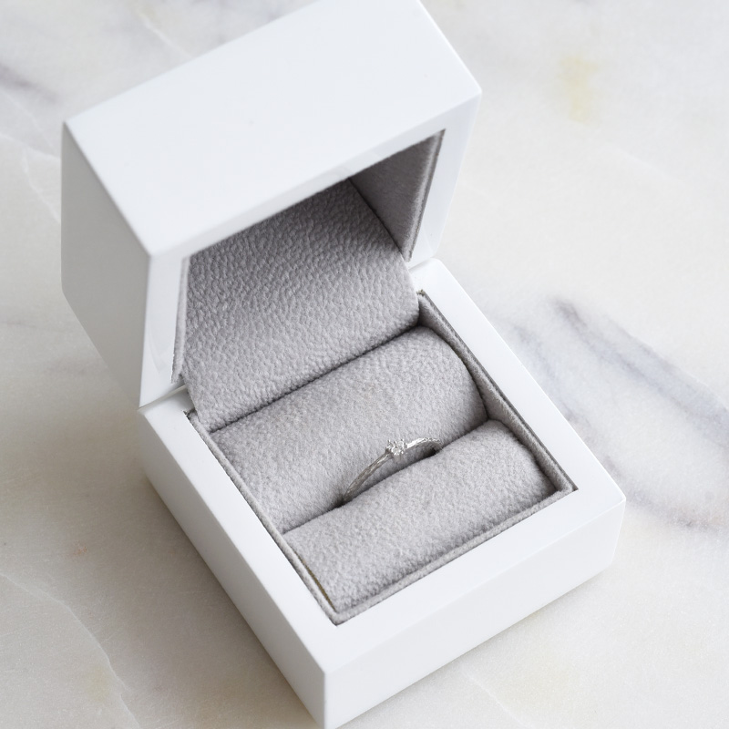 Silberner Ring mit Diamanten im Hammerschlag-Design Milan 86140