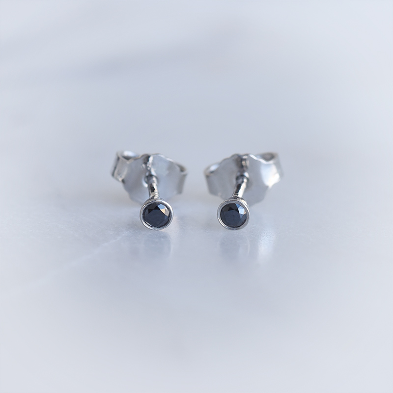 Bezel Ohrringe aus Platin mit schwarzen Diamanten Tofine 90130