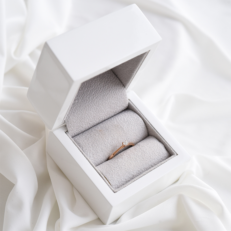 Goldener Ring mit Lab Grown Diamant und Auswahl des Karatgewichts Emilija 92080