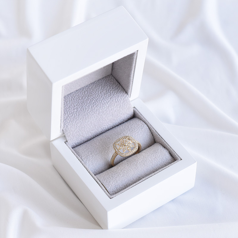 Goldener Ring mit Diamantenblüte Liliane 93080