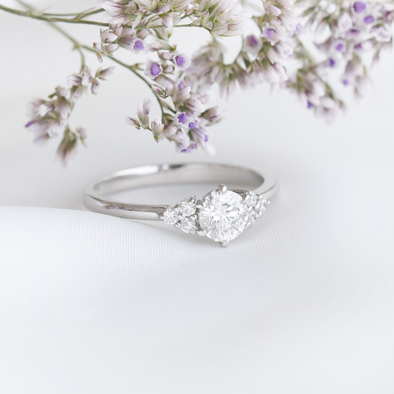 Platinring zur Verlobung mit Diamanten Tanjel 93370