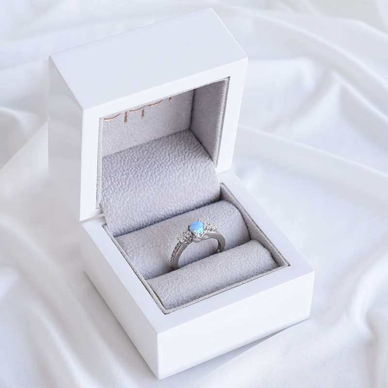 Silberner Ring mit blauem Opal und Zirkonia Tereza 93500