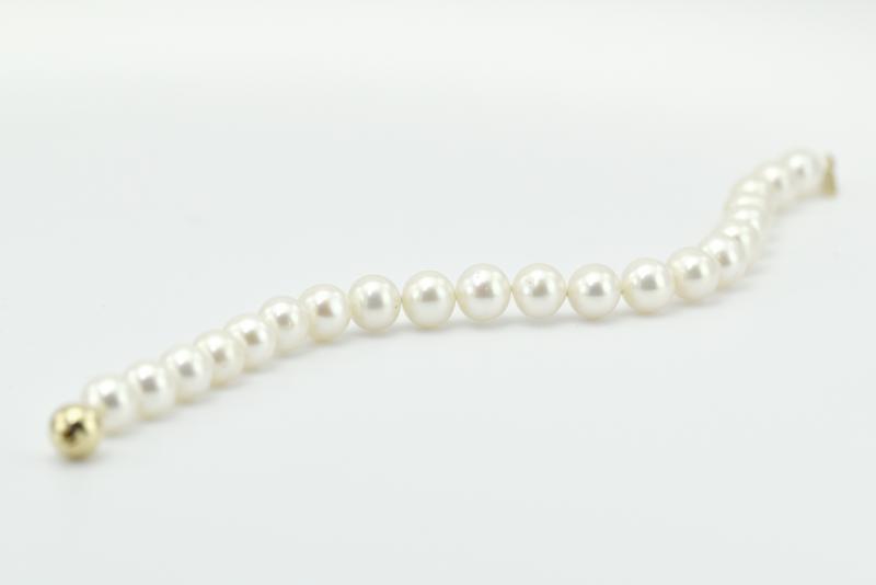 Armband aus Perlen 10851