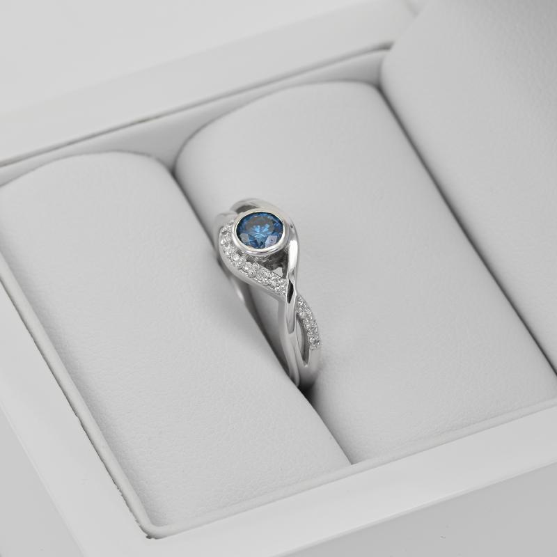 Ring in Platina mit blauem Diamanten 17371