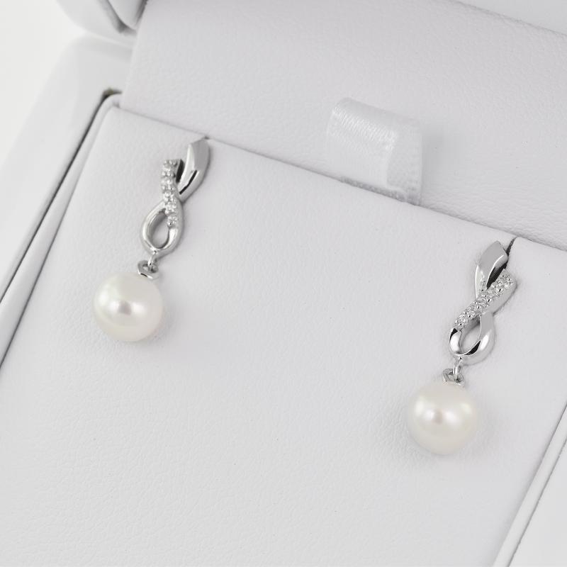 Ohrringe mit Zirkonia und Perlen in Eppi-Geschenkbox 28021