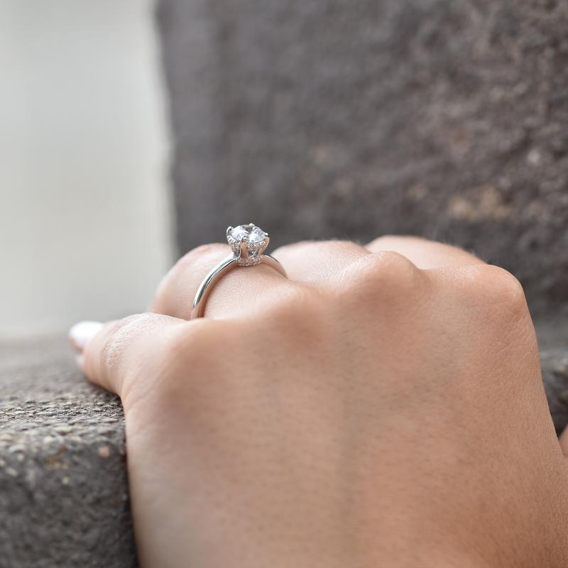 Klassischer Verlobungsring mit Diamant Xela 33001