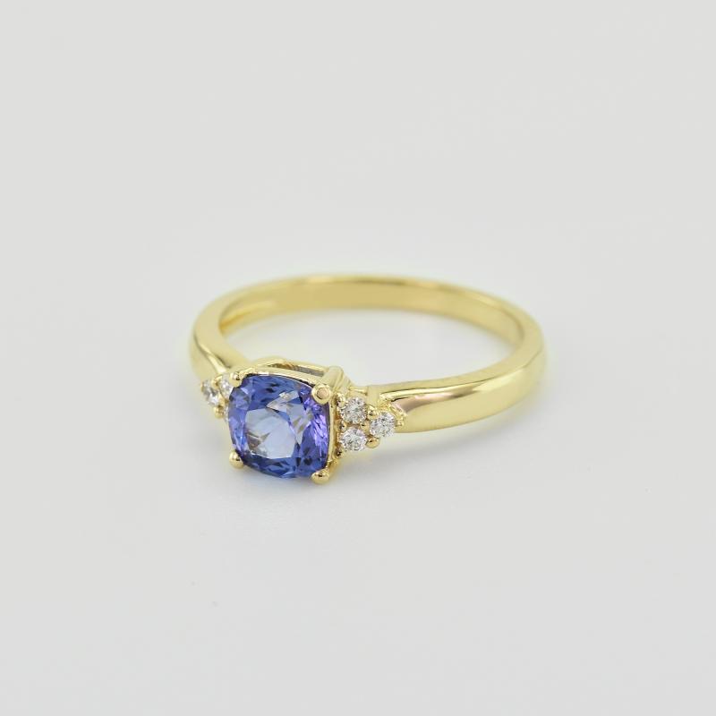 Goldener Ring mit Tansanit und Diamanten Essa 37831