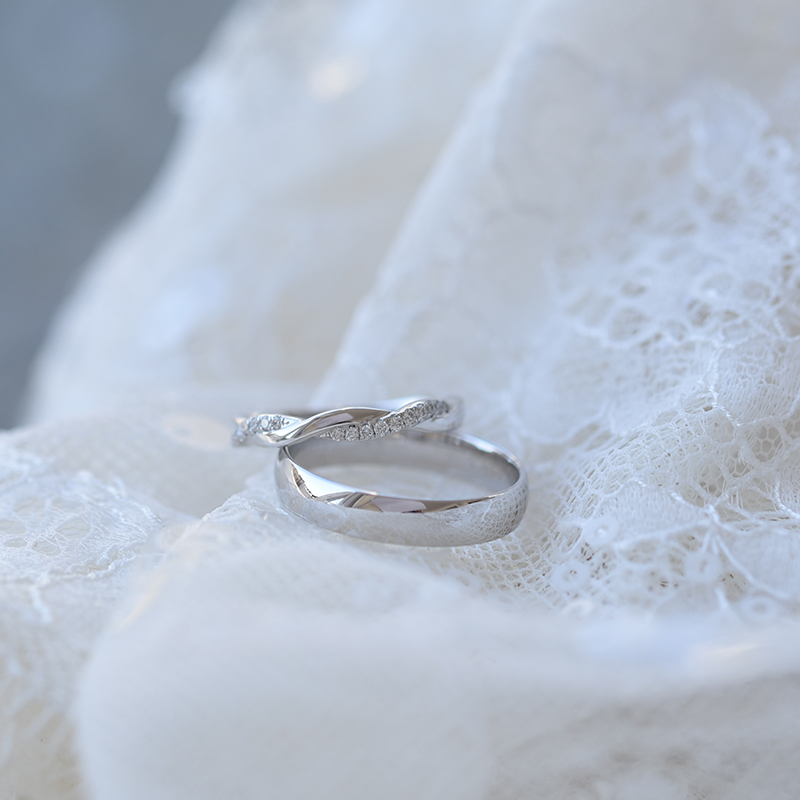 Einzigartiger Ehering mit Diamanten und klassischer Court Ring Lau 61361