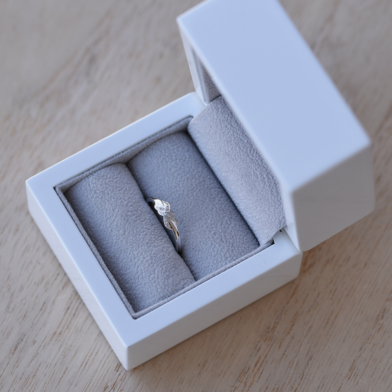 Romantischer Ring aus Gold mit Diamanten Teskala 62201
