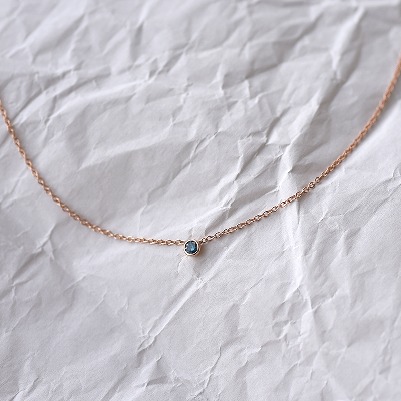 Minimalistische Halskette aus Gold mit blauem Diamanten Glosie 62571