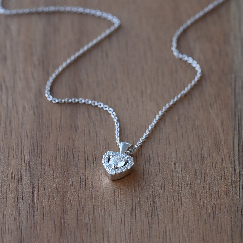 Elegante Halskette mit Diamanten-Herz im Halo-Stil Delma 73301