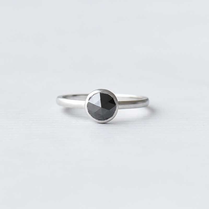 Goldring mit schwarzem Rosenschliff-Diamant Cleve 73601