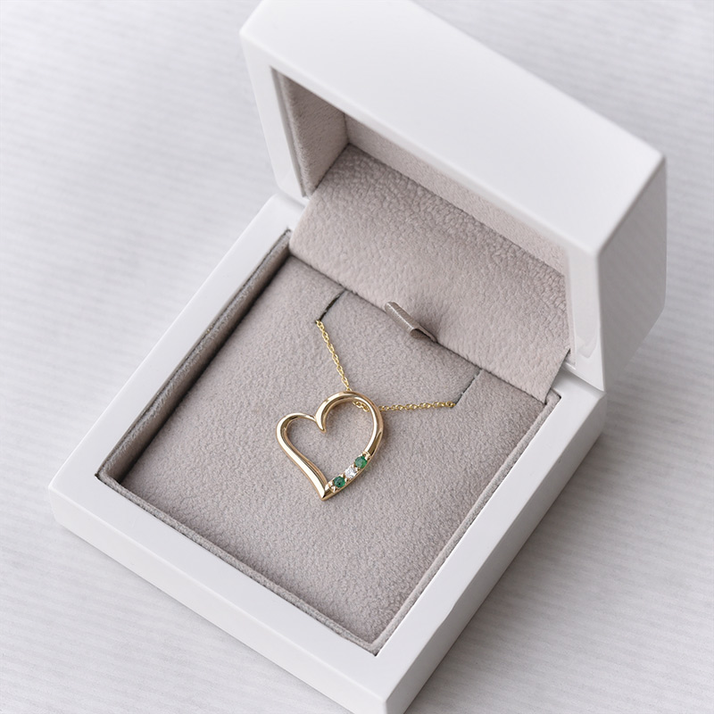 Halskette in Herz-Form aus Gold mit Smaragden und Diamant Tanish 74341