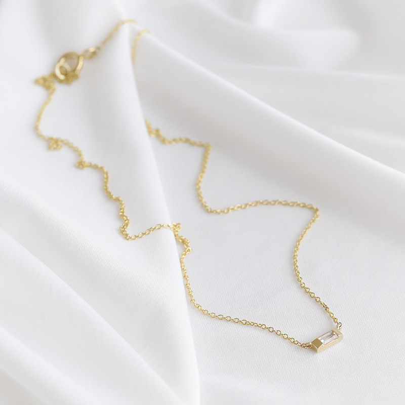 Halskette aus Gold mit weißem Saphir mit Baguette-Form Sharly 92681
