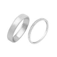 Eheringe aus Eternity-Ring mit Lab Grown Diamanten und einem breiten Komfort-Ring Topsey