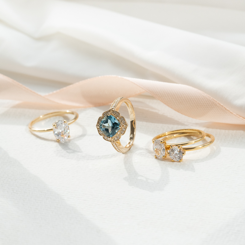 Goldener Vintagering mit blauem Topas und Diamanten Antonella 123842