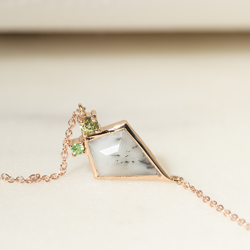Halskette mit dendritischem Opal, Olivin und Tsavorit Granat Milly 135482