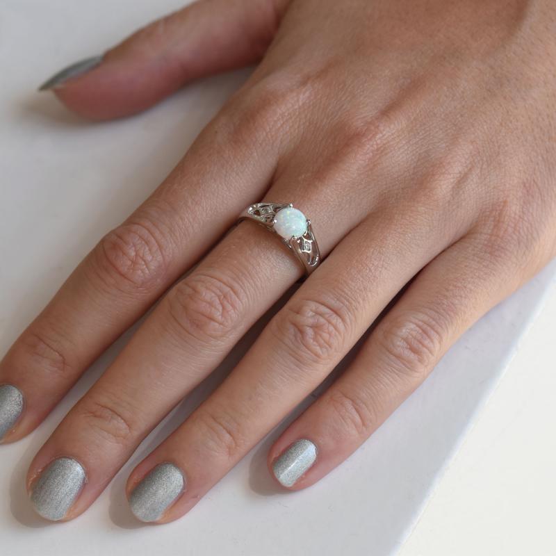 Ring aus Silber mit ovalem Opal und Zirkonia Wyla 19792