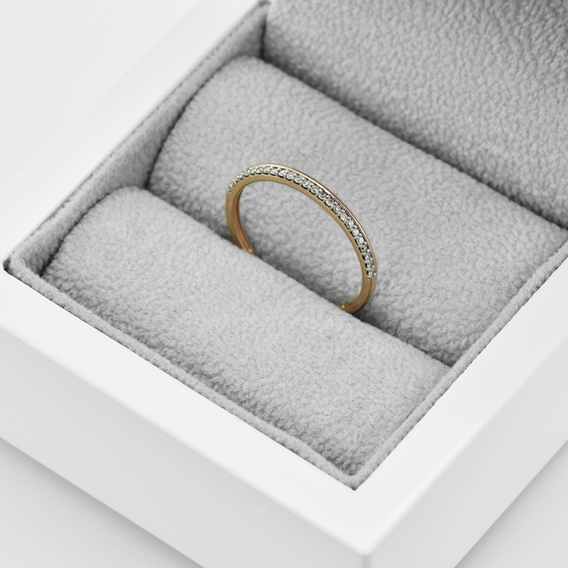 M Ring aus Gold mit Diamanten halbbesetzt Topsey 41952