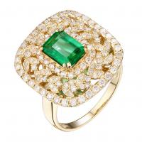 Smaragd im Goldring mit Diamanten